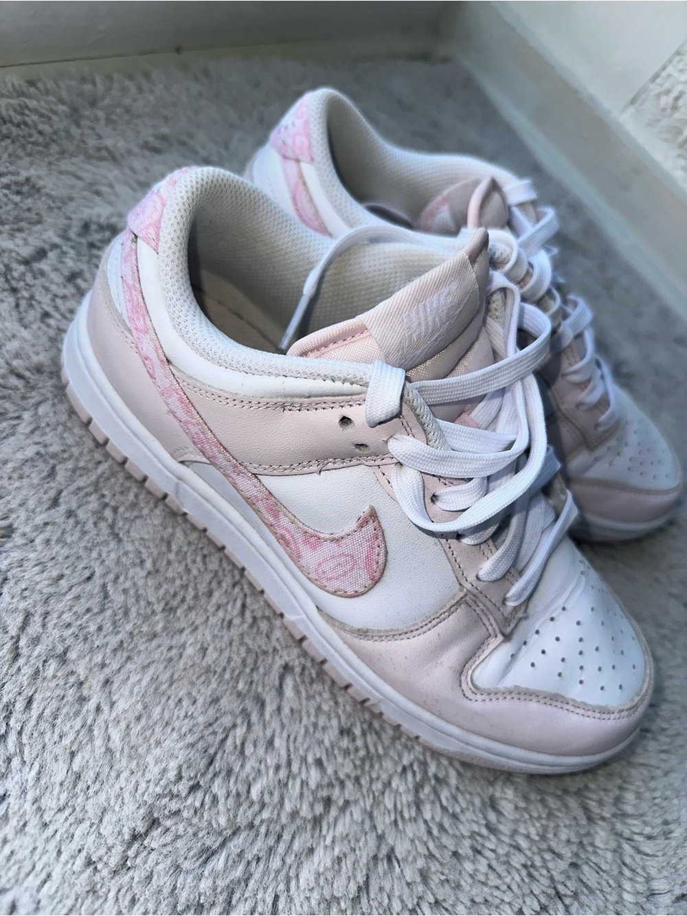 Nike Pink & White Low-Top Sneakers | Women’s Casual Streetwear 6.5 - Picture 2 of 5